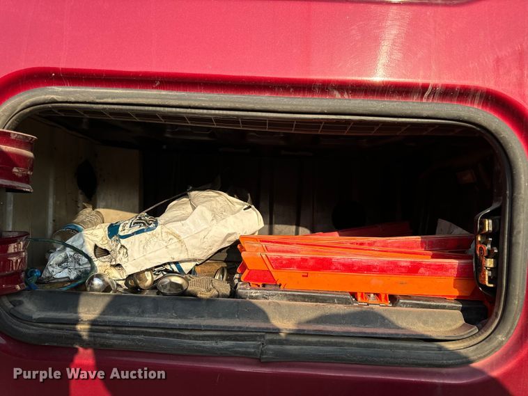 image for item OF9899 2015 Freightliner  Cascadia Evolution semi truck