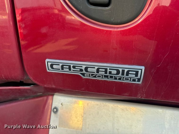 image for item OF9899 2015 Freightliner  Cascadia Evolution semi truck