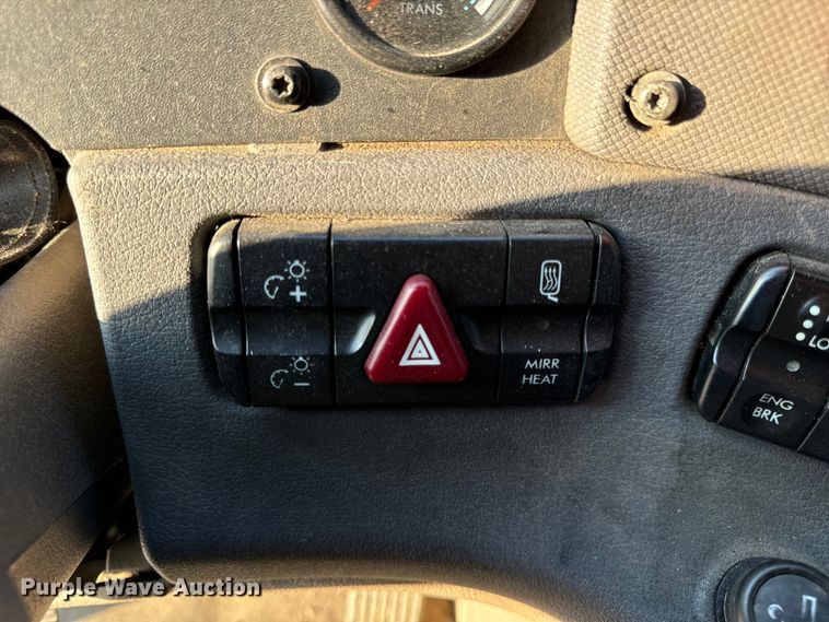 image for item OF9899 2015 Freightliner  Cascadia Evolution semi truck