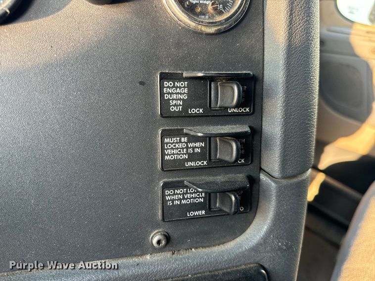 image for item OF9899 2015 Freightliner  Cascadia Evolution semi truck