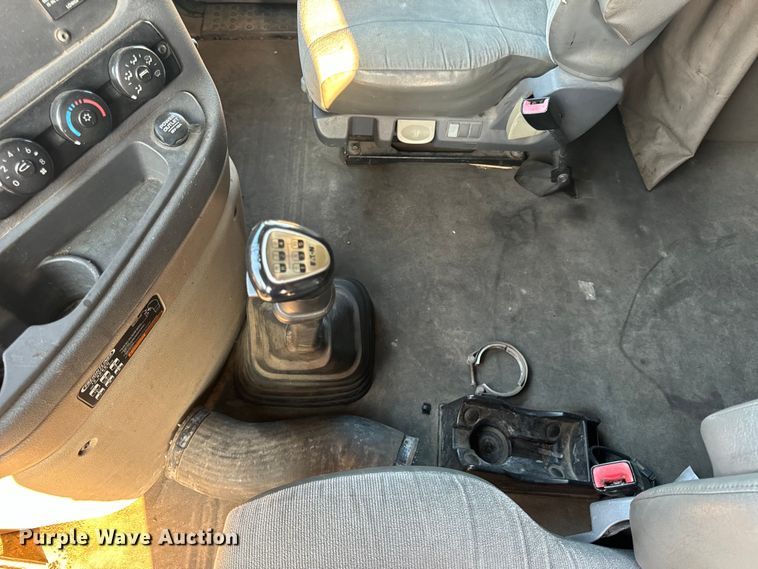 image for item OF9899 2015 Freightliner  Cascadia Evolution semi truck