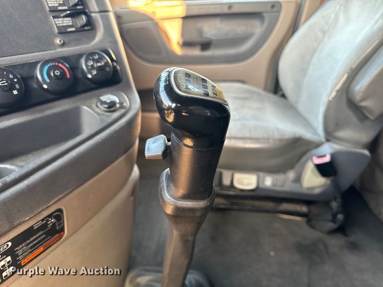 image for item OF9899 2015 Freightliner  Cascadia Evolution semi truck