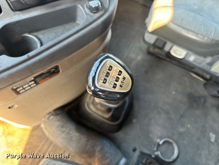 image for item OF9899 2015 Freightliner  Cascadia Evolution semi truck