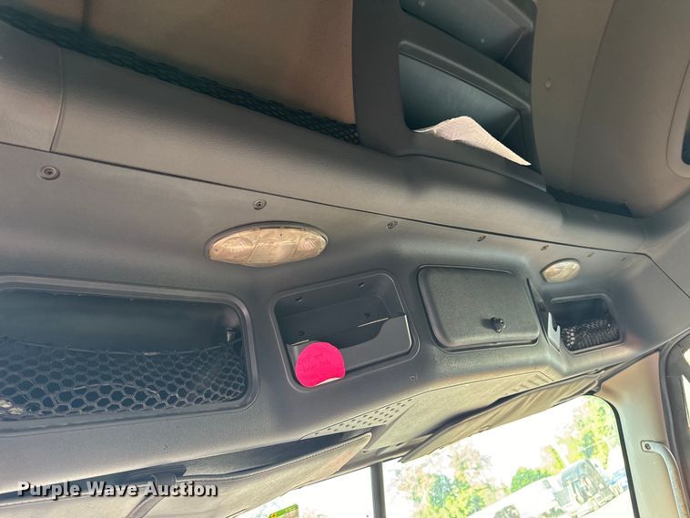 image for item OF9899 2015 Freightliner  Cascadia Evolution semi truck