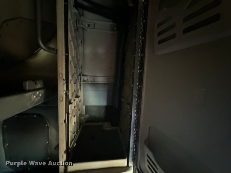 image for item OF9899 2015 Freightliner  Cascadia Evolution semi truck