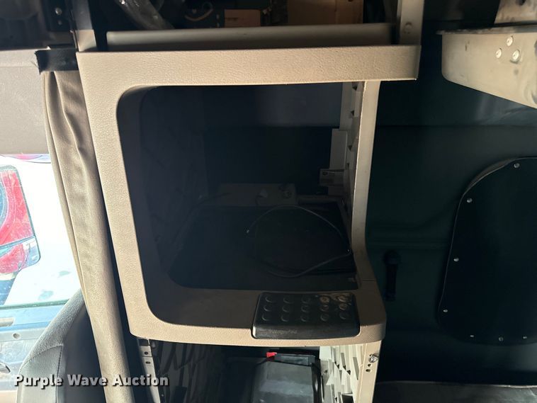 image for item OF9899 2015 Freightliner  Cascadia Evolution semi truck