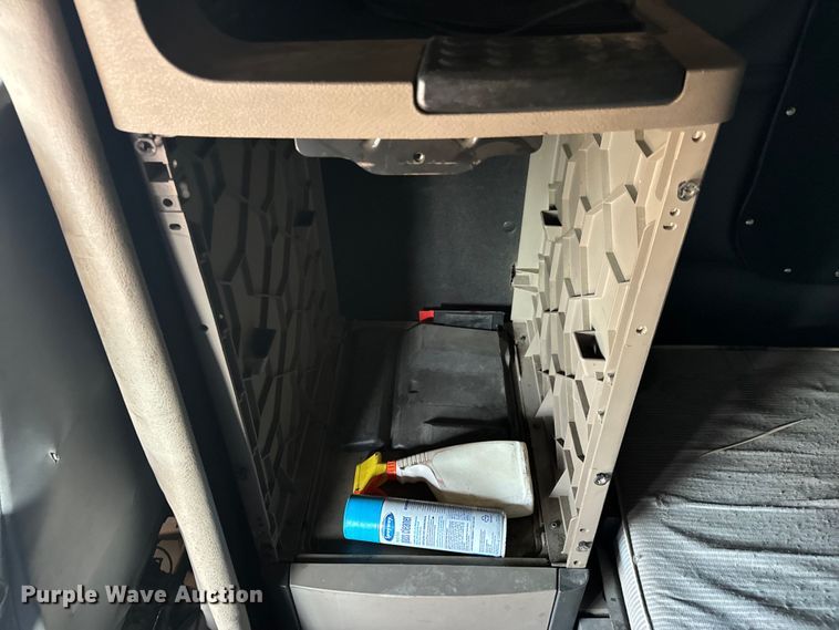 image for item OF9899 2015 Freightliner  Cascadia Evolution semi truck