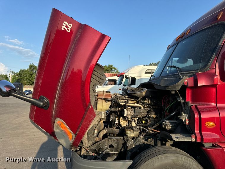 image for item OF9899 2015 Freightliner  Cascadia Evolution semi truck