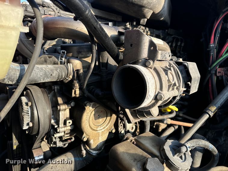 image for item OF9899 2015 Freightliner  Cascadia Evolution semi truck