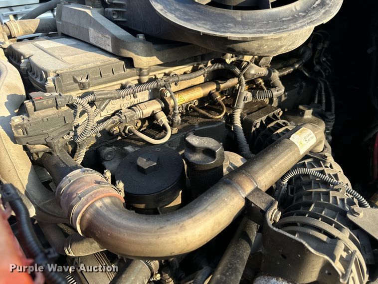 image for item OF9899 2015 Freightliner  Cascadia Evolution semi truck