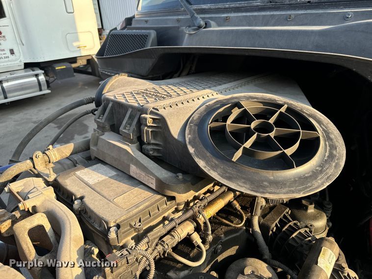 image for item OF9899 2015 Freightliner  Cascadia Evolution semi truck