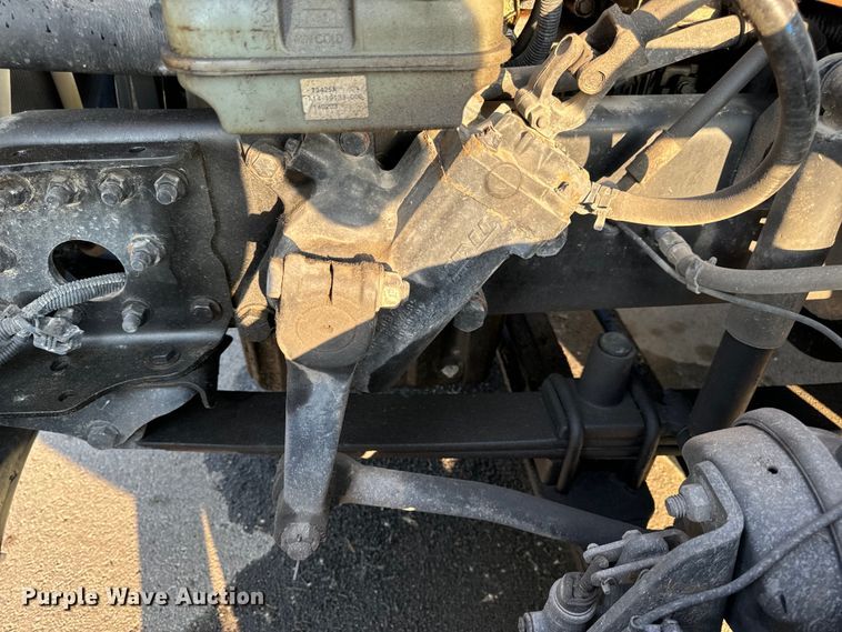 image for item OF9899 2015 Freightliner  Cascadia Evolution semi truck