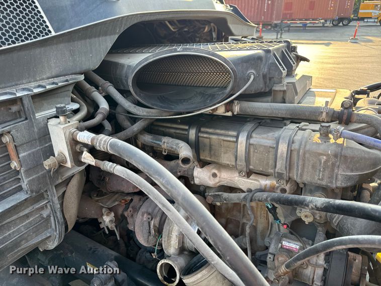 image for item OF9899 2015 Freightliner  Cascadia Evolution semi truck