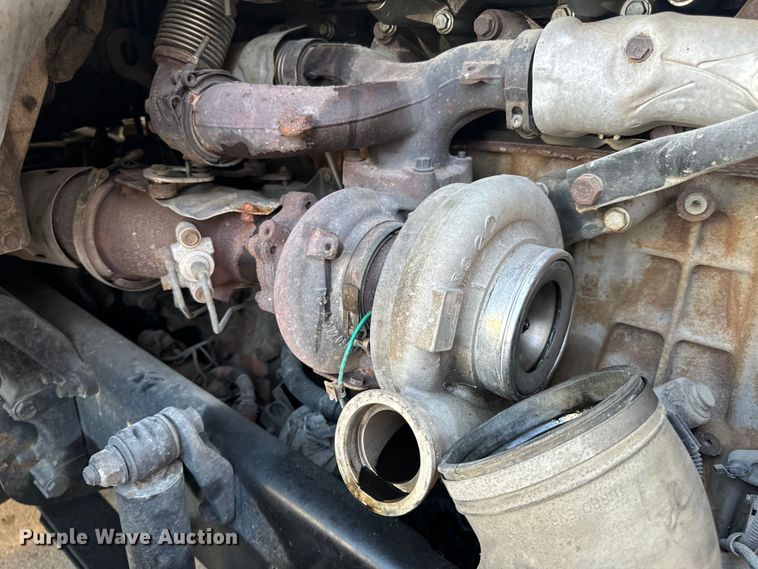 image for item OF9899 2015 Freightliner  Cascadia Evolution semi truck