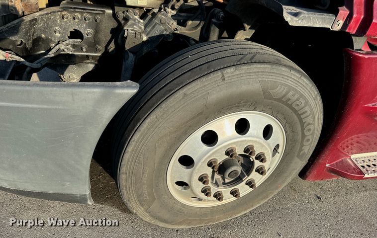 image for item OF9899 2015 Freightliner  Cascadia Evolution semi truck