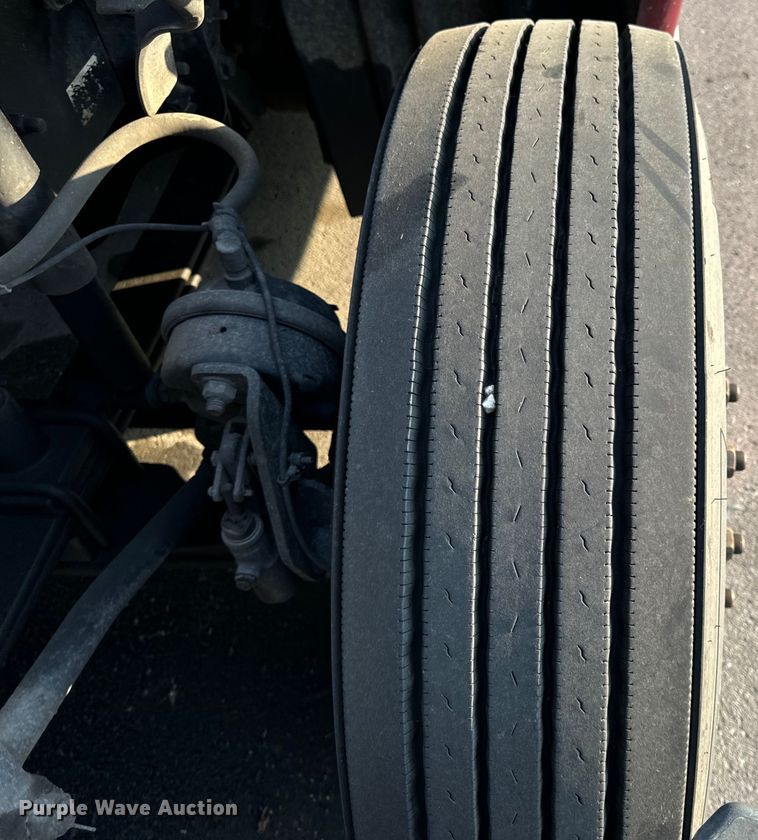 image for item OF9899 2015 Freightliner  Cascadia Evolution semi truck