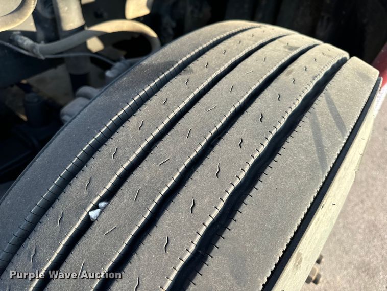 image for item OF9899 2015 Freightliner  Cascadia Evolution semi truck