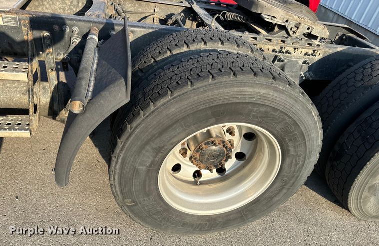 image for item OF9899 2015 Freightliner  Cascadia Evolution semi truck