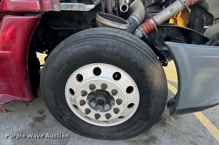 image for item OF9899 2015 Freightliner  Cascadia Evolution semi truck