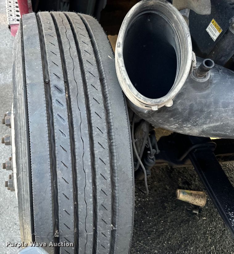 image for item OF9899 2015 Freightliner  Cascadia Evolution semi truck