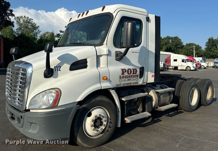 image for item OF9900 2014 Freightliner  Cascadia semi truck