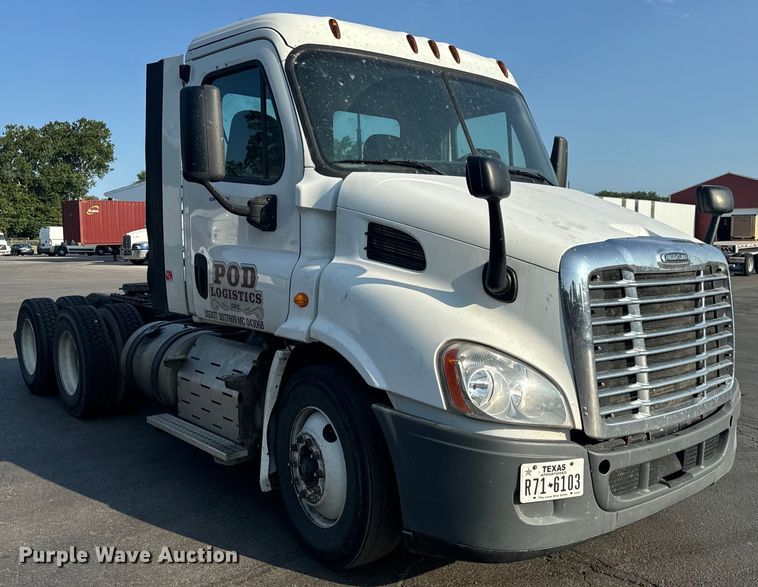 image for item OF9900 2014 Freightliner  Cascadia semi truck