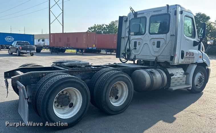 image for item OF9900 2014 Freightliner  Cascadia semi truck