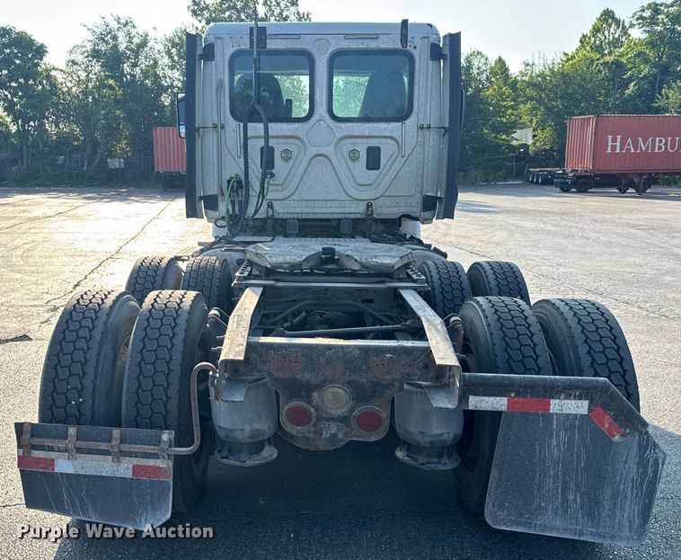 image for item OF9900 2014 Freightliner  Cascadia semi truck