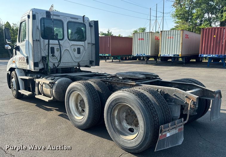 image for item OF9900 2014 Freightliner  Cascadia semi truck