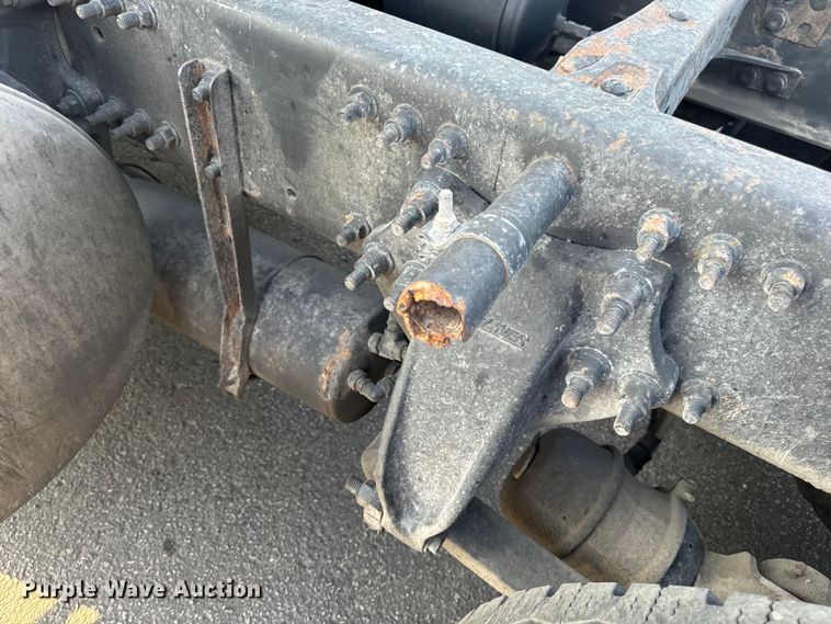 image for item OF9900 2014 Freightliner  Cascadia semi truck