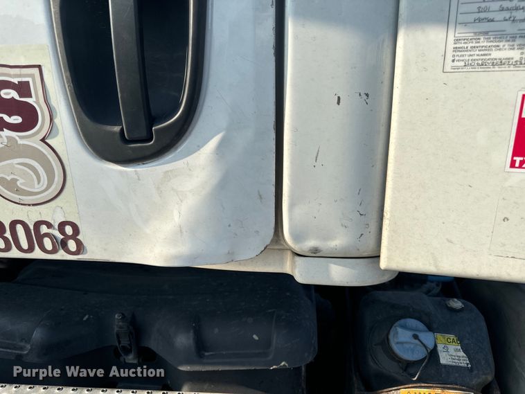 image for item OF9900 2014 Freightliner  Cascadia semi truck