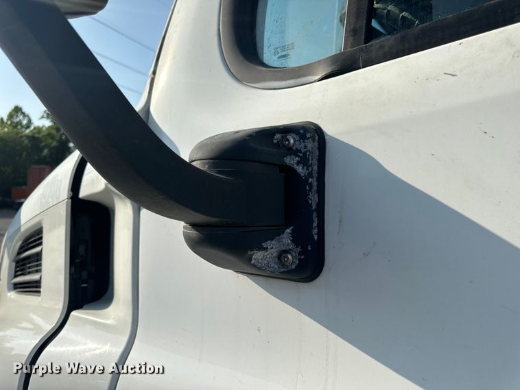 image for item OF9900 2014 Freightliner  Cascadia semi truck