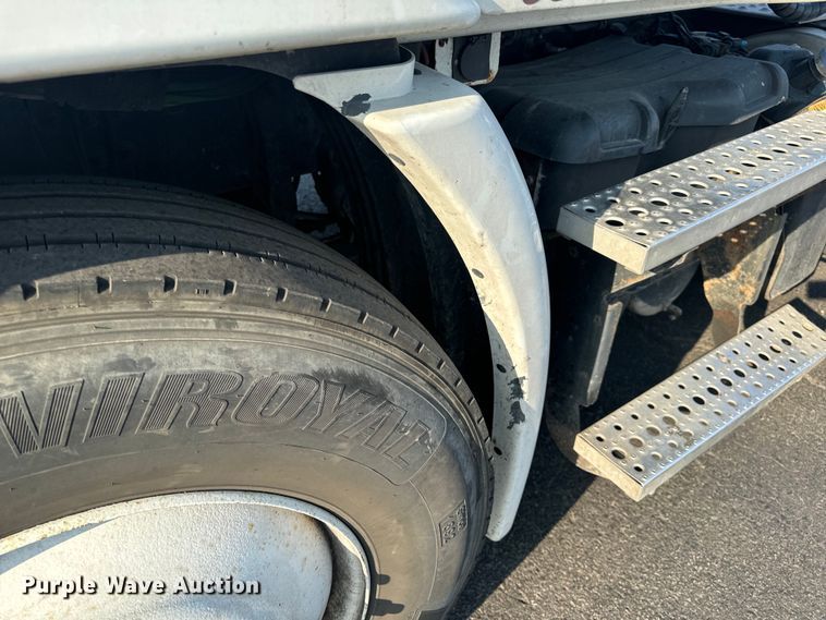 image for item OF9900 2014 Freightliner  Cascadia semi truck