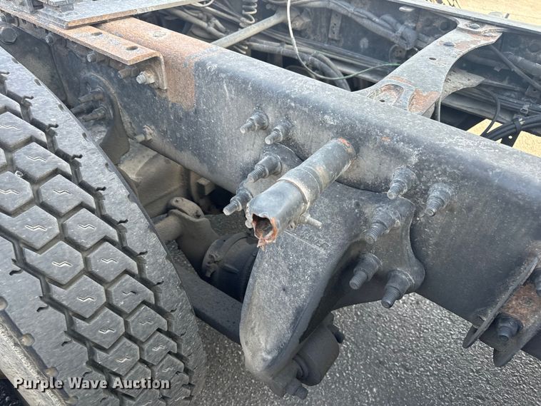 image for item OF9900 2014 Freightliner  Cascadia semi truck