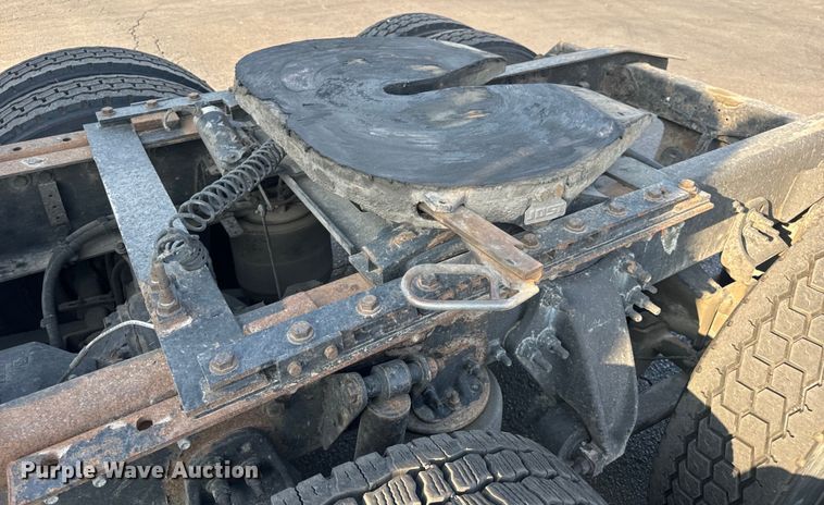 image for item OF9900 2014 Freightliner  Cascadia semi truck