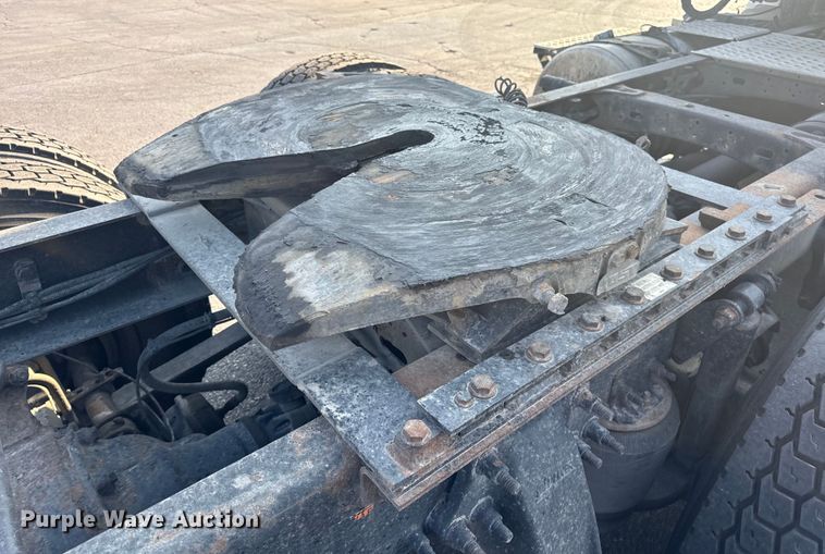 image for item OF9900 2014 Freightliner  Cascadia semi truck