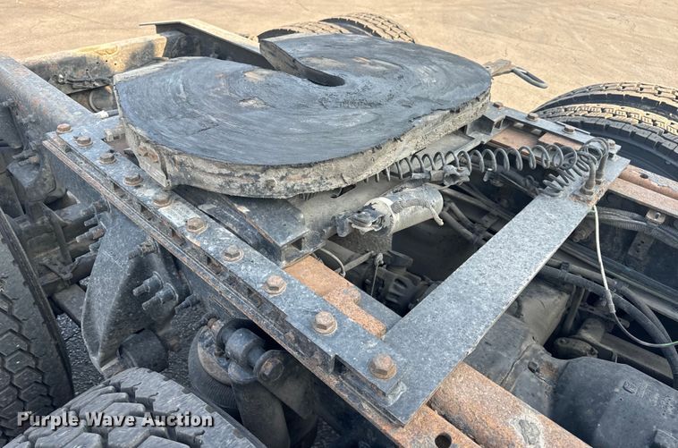 image for item OF9900 2014 Freightliner  Cascadia semi truck