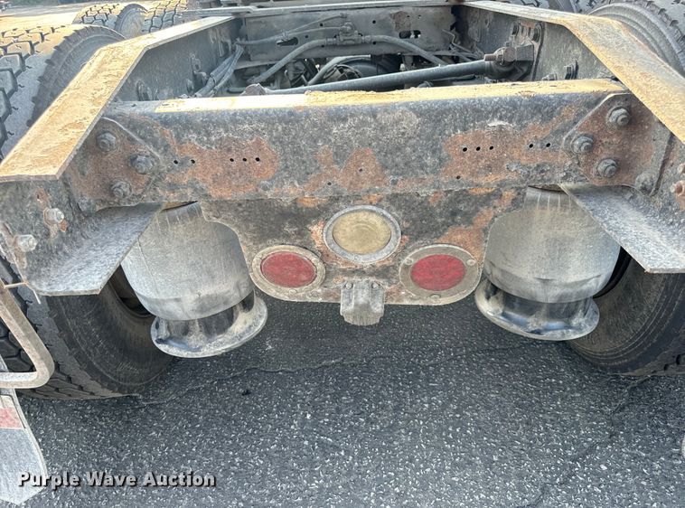 image for item OF9900 2014 Freightliner  Cascadia semi truck