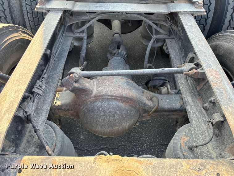 image for item OF9900 2014 Freightliner  Cascadia semi truck