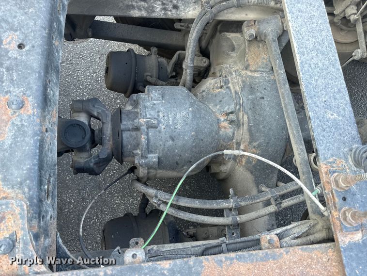 image for item OF9900 2014 Freightliner  Cascadia semi truck