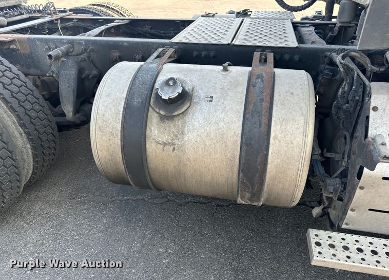 image for item OF9900 2014 Freightliner  Cascadia semi truck