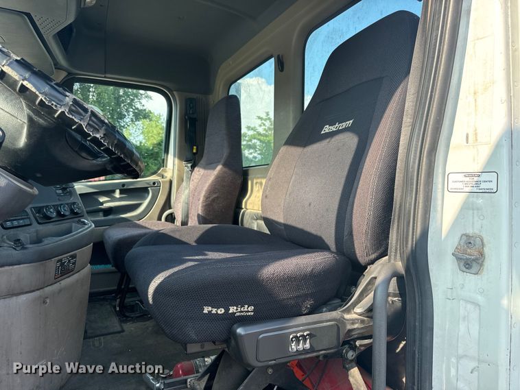 image for item OF9900 2014 Freightliner  Cascadia semi truck