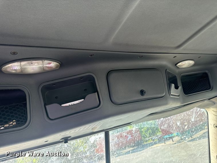 image for item OF9900 2014 Freightliner  Cascadia semi truck