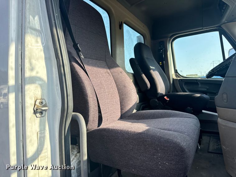 image for item OF9900 2014 Freightliner  Cascadia semi truck