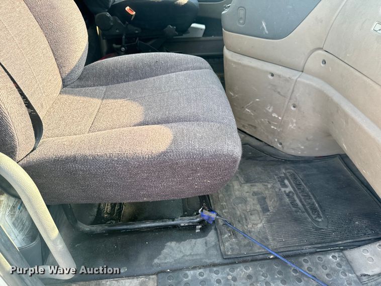 image for item OF9900 2014 Freightliner  Cascadia semi truck