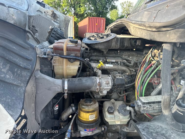 image for item OF9900 2014 Freightliner  Cascadia semi truck