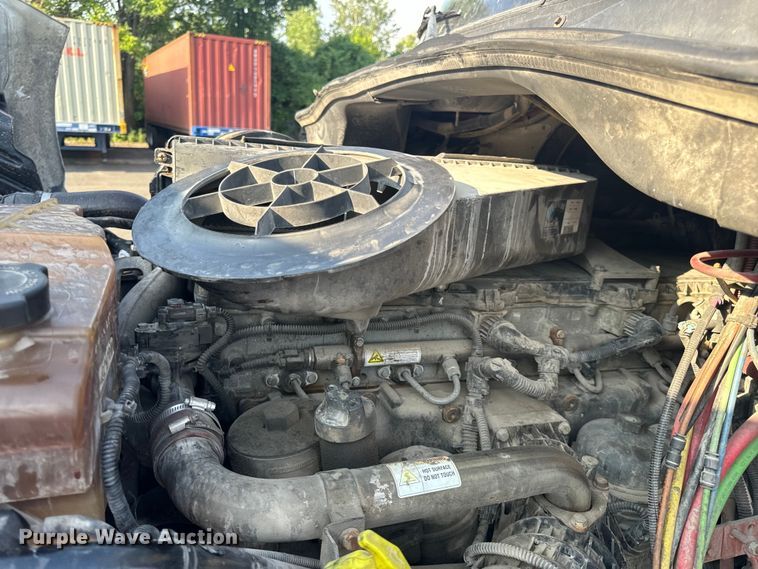 image for item OF9900 2014 Freightliner  Cascadia semi truck