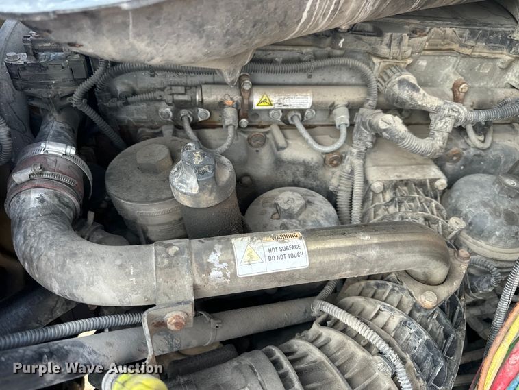 image for item OF9900 2014 Freightliner  Cascadia semi truck