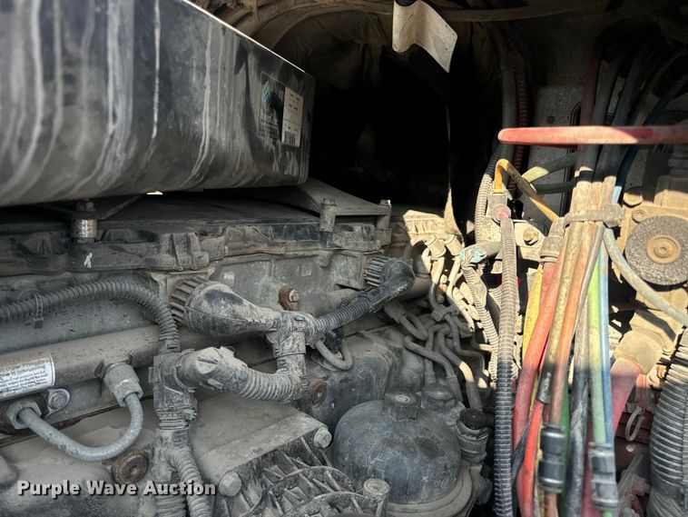 image for item OF9900 2014 Freightliner  Cascadia semi truck