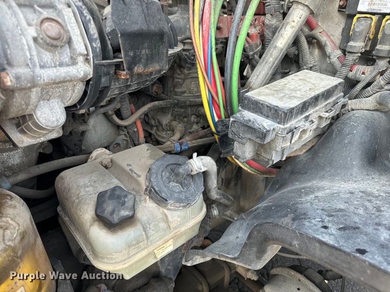 image for item OF9900 2014 Freightliner  Cascadia semi truck